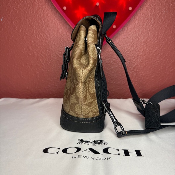 Coach Hudson Small Pack In Signature Canvas - Picture 3 of 8